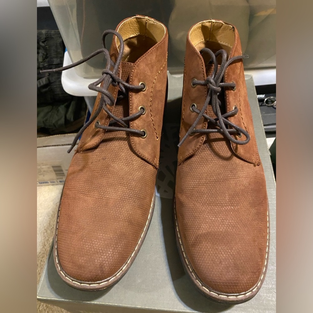 Kenneth Cole Brown Chukka Boots